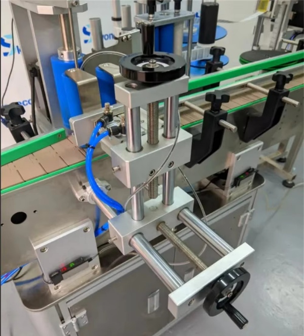 Fully Automatic Positioning Labeling Machine